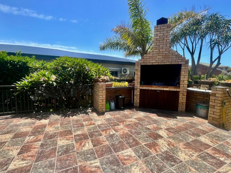 4 Bedroom Property for Sale in Fraaiuitsig Western Cape